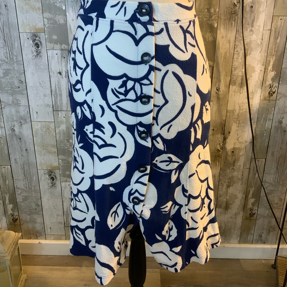 Maeve by Anthropology Floral Button-Front Skirt in Blue and White. Size XS